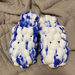 im selling some golf ball shoes